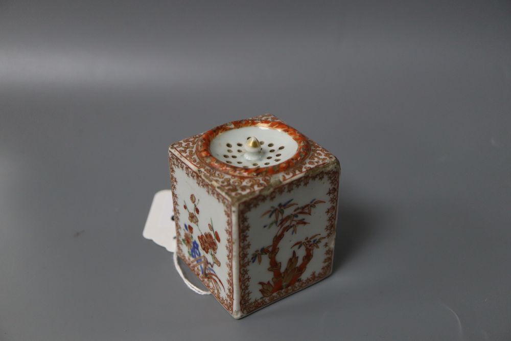 A Yongcheng rouge-de-fer armorial pounce pot, height 7cm